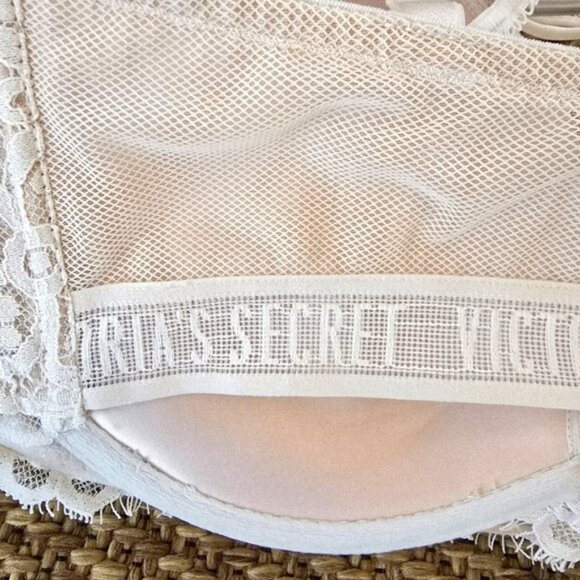 Victoria's Secret Lace Bra in White - Picture 12 of 16